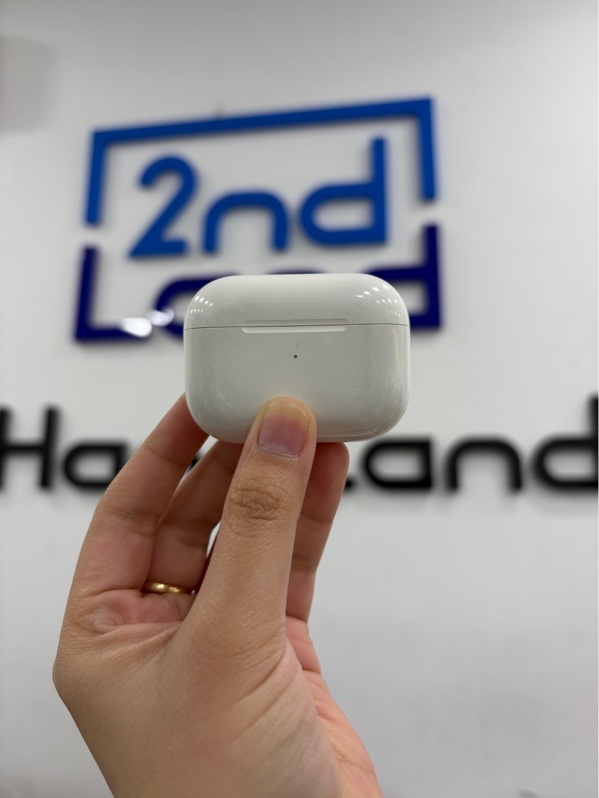 Tai nghe Airpods pro 1 - Màu trắng - Ngoại hình 97% - Case trầy, hai tuýp tai ố, lỗi xuyên âm chống ồn hai tai - Body