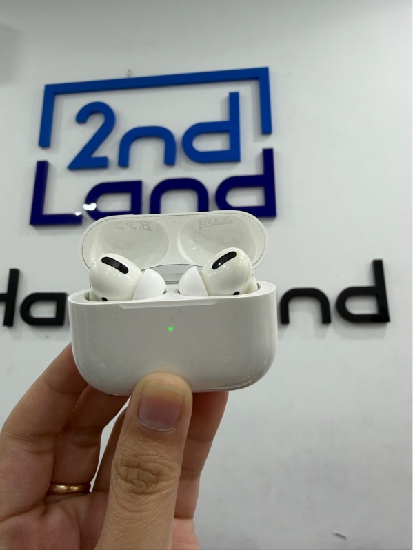 Tai nghe Airpods pro 1 - Màu trắng - Ngoại hình 97% - Case trầy, hai tuýp tai ố, lỗi xuyên âm chống ồn hai tai - Body