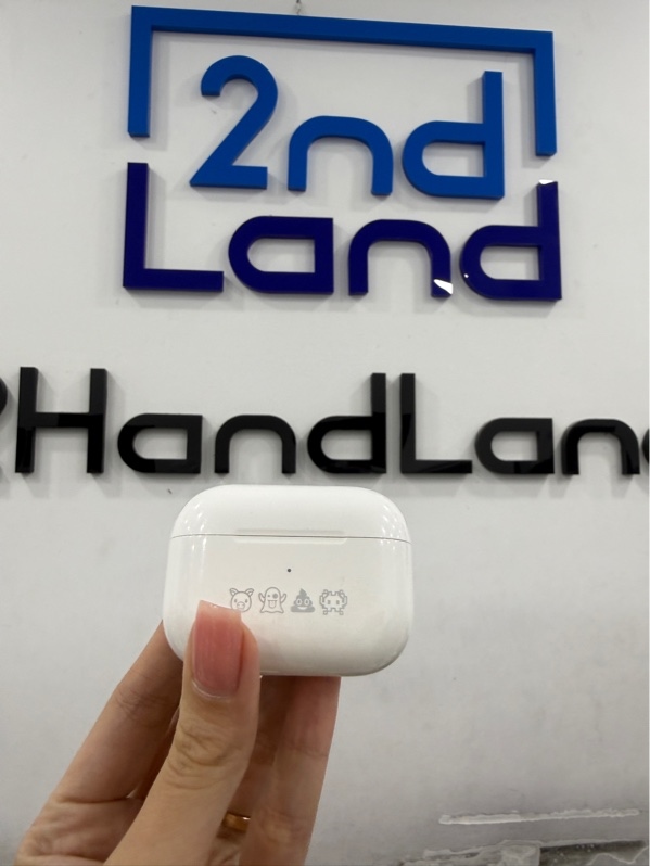 Tai nghe Airpods pro 1 - Màu trắng - Ngoại hình 97% - Case trầy nhiều nặng , 2 tai trầy - Body