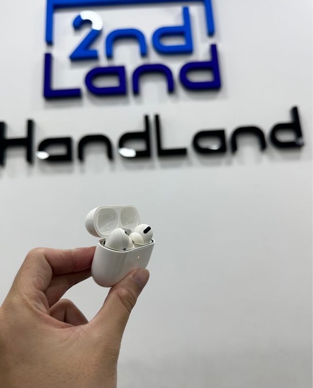 Tai nghe Airpods Pro 1 - Màu trắng - Ngoại hình 97% - Lỗi rè nặng xuyên âm tai trái tai phải hư ,ố, trầy, tai phải hở - Body ( SẢN PHẨM KHÔNG BẢO HÀNH)