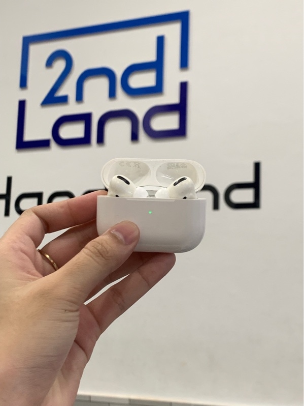 Tai nghe Airpods pro 1 - Màu trắng - Ngoại hình: 97% - Rè xuyên âm 2 tai - Body - SP KHÔNG BẢO HÀNH