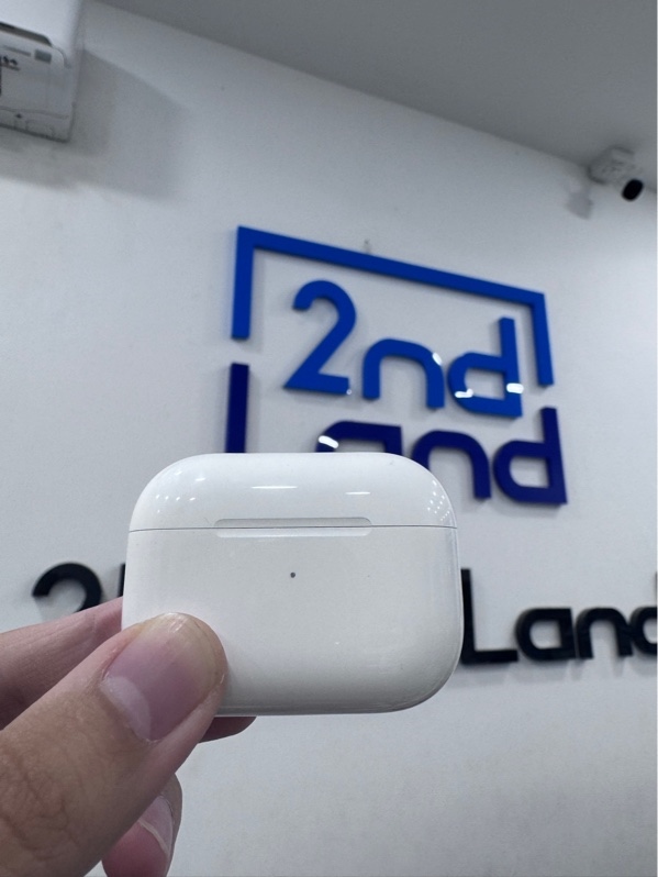Tai nghe Airpods pro 1 - Màu trắng - Ngoại hình 97% - Trầy xước, lỗi xuyên âm - Kèm sạc