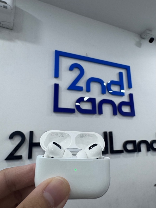 Tai nghe Airpods pro 1 - Màu trắng - Ngoại hình 97% - Trầy xước, lỗi xuyên âm - Kèm sạc