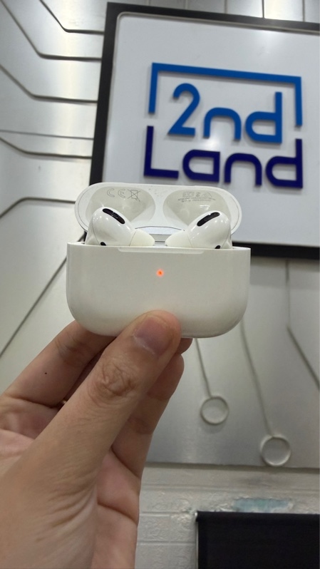 Tai nghe Airpods Pro 1 - Màu trắng - Ngoại hình: 97% - Trầy xướt xung quanh, tai trái hơi rè nhẹ - Body