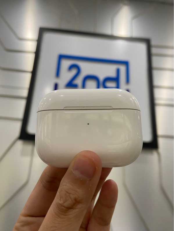 Tai nghe Airpods Pro 1 - Màu trắng - Ngoại hình: 97% - Xước, hở nắp - Body