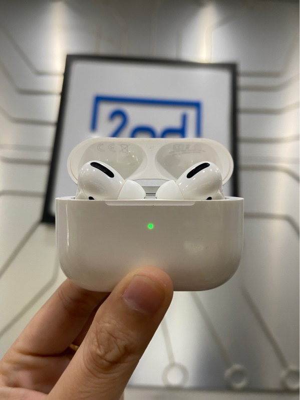 Tai nghe Airpods Pro 1 - Màu trắng - Ngoại hình: 97% - Xướt nhẹ, tai trái lỗi xuyên âm chống ổn nhẹ - Body