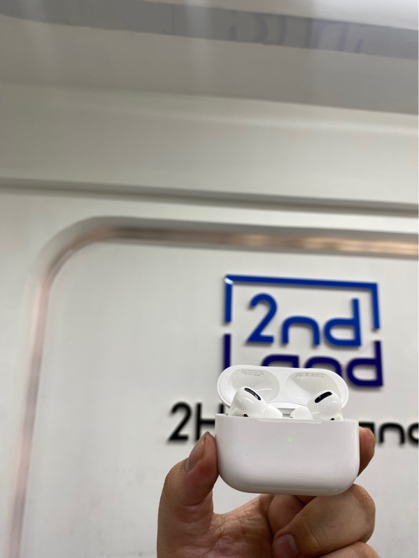 Tai nghe Airpods pro 1 - Màu trắng - Ngoại hình 98% - Body
