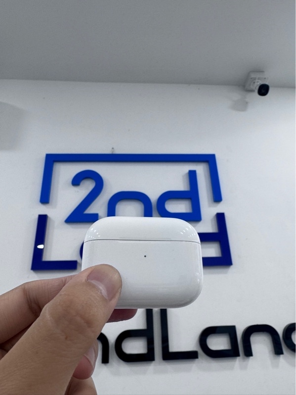 Tai nghe Airpods Pro 1 - Màu trắng - Ngoại hình 98% - Lỗi xuyên âm chống ồn, ố tai ố, sờn, chân sạc oxi hóa - Body