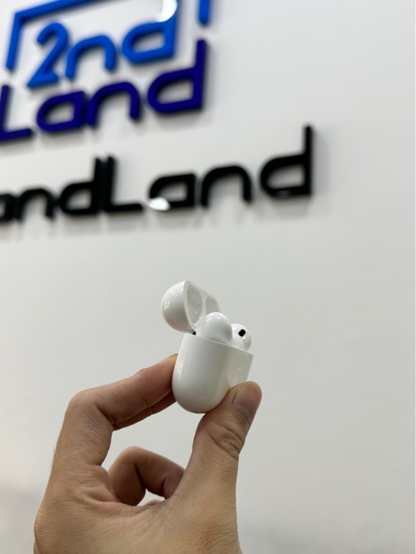 Tai nghe Airpods Pro 2 - Bản lightning - Màu trắng - Ngoại hình 98% - Mất tìm - Kèm sạc linh kiện