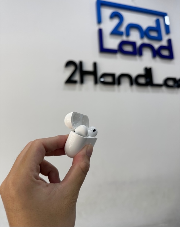 Tai nghe Airpods Pro 2 - Bản type C - Màu trắng - Ngoại hình 98% - Mất tìm - Kèm cáp sạc