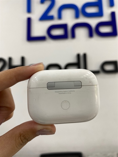 Tai nghe Airpods Pro 2 Lightning - Màu trắng - Ngoại hình 96% - Bản lề hở , case trầy - Body 1