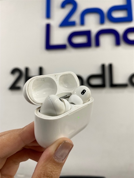 Tai nghe Airpods Pro 2 Lightning - Màu trắng - Ngoại hình 96% - Bản lề hở , case trầy - Body 3