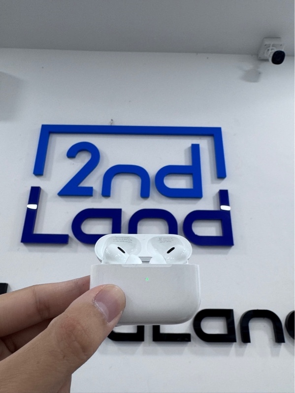 Tai nghe Airpods pro 2 lightning - Màu trắng - Ngoại hình 97% - Case trầy nhiều, cấn bản lề - Body