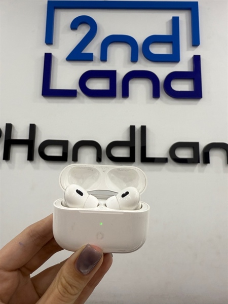 Tai nghe Airpods Pro 2 Lightning - Màu trắng - Ngoại hình 97% - Case trầy , tai trái hở nhiều , có vết nứt , tai phải hở - Body 1