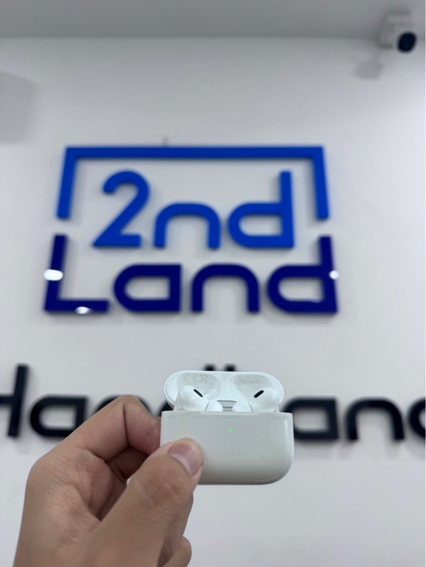Tai nghe Airpods pro 2 lightning - Màu trắng - Ngoại hình 97% - case trầy xước - Kèm sạc linh kiện