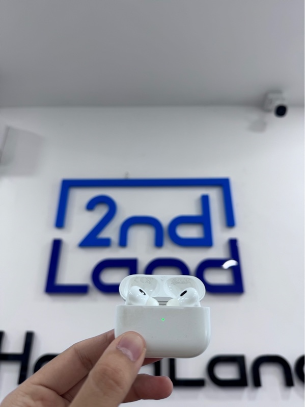 Tai nghe Airpods pro 2 Lightning - Màu trắng - Ngoại hình 97% - Hở bản lề - Kèm sạc linh kiện