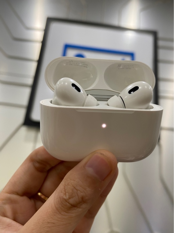 Tai nghe Airpods Pro 2 Lightning - Màu trắng - Ngoại hình: 97% - Xước dăm hộp - FullBox