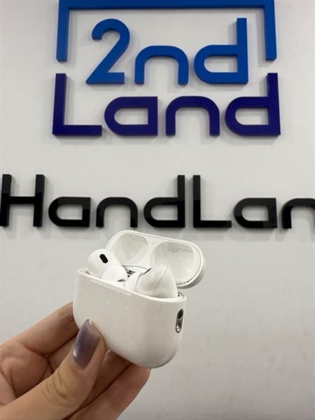 Tai nghe Airpods pro 2 ligtning - Màu trắng - Ngoại hình 97% - Case ố trầy , tai phải nứt - Body 2