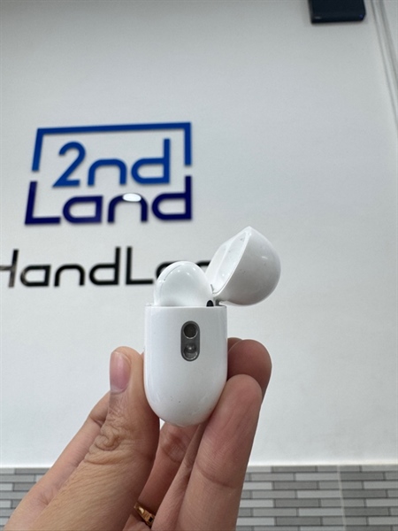 Tai nghe Airpods Pro 2 Type C - Bản khắc tên Angel - Ngoại hình 98% - Body 2