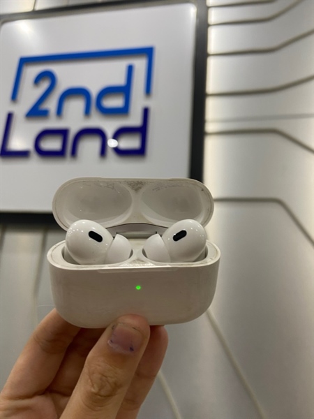 Tai nghe Airpods Pro 2 Type C - Màu trắng - Ngoại hình: 96% - Body 1