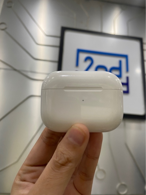 Tai nghe Airpods Pro 2 Type C - Màu trắng - Ngoại hình: 96% - Trầy ố khá nhiều, mất tìm - Body