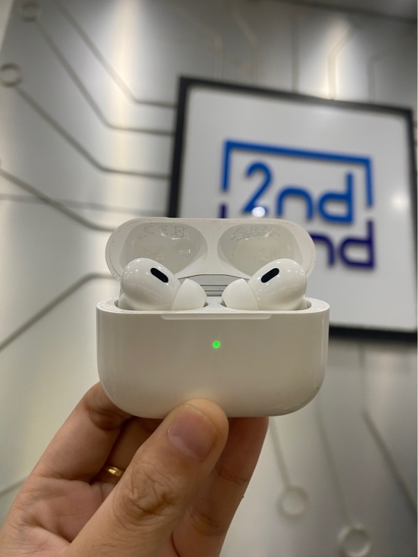Tai nghe Airpods Pro 2 Type C - Màu trắng - Ngoại hình: 96% - Trầy ố khá nhiều, mất tìm - Body