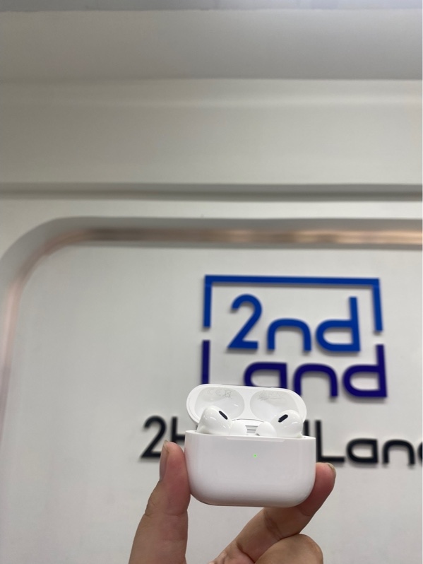 Tai nghe Airpods pro 2-type c - Màu trắng - Ngoại hình 97,5% - Mất tìm - Fullbox
