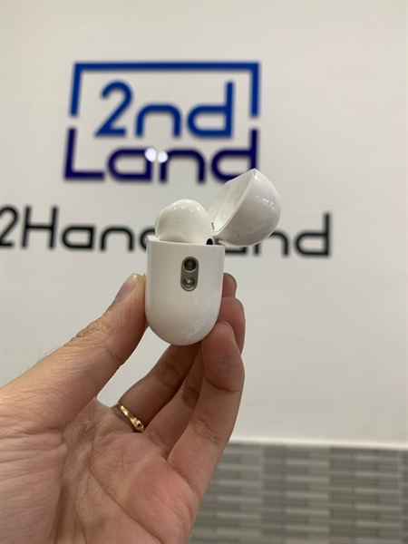 Tai nghe Airpods Pro 2 Type C - Màu trắng - Ngoại hình: 97% - Body 2