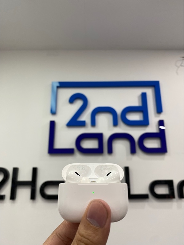 Tai nghe Airpods Pro 2 Type C - Màu trắng - Ngoại hình: 97% - Cấn trầy - Kèm Box