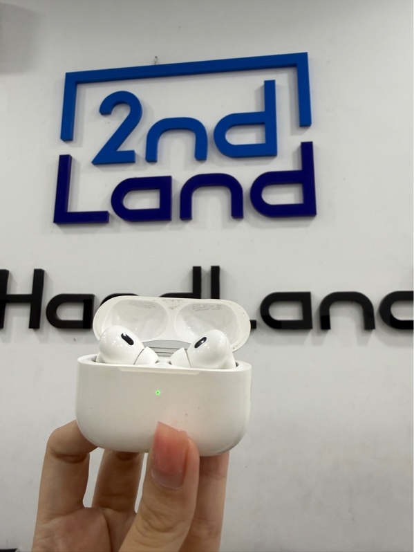 Tai nghe Airpods Pro 2 Type C - Màu trắng - Ngoại hình 97% - case trầy , trầy nhiều, hai tai cấn , trầy - Body