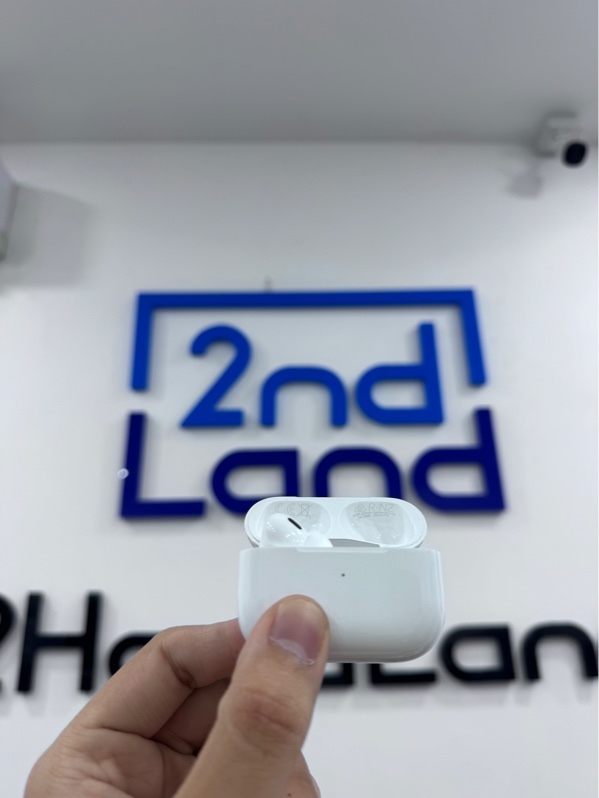 Tai nghe Airpods Pro 2 Type-C - Màu trắng - Ngoại hình 97% - Mất tai phải, case xước, tai cấn nhẹ - body
