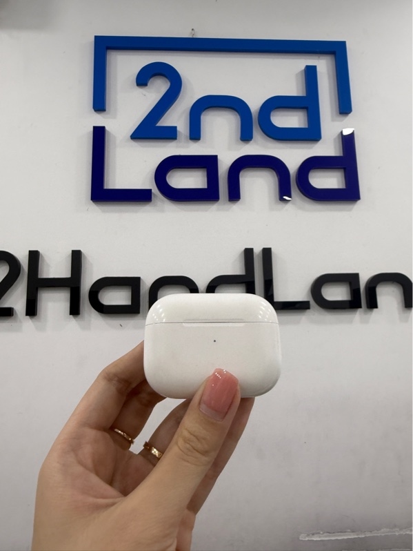 Tai nghe Airpods Pro 2 type C - Màu trắng - Ngoại hình 97% - ố , case trầy xước , cấn chân sạc 2 tai - Không phụ kiện