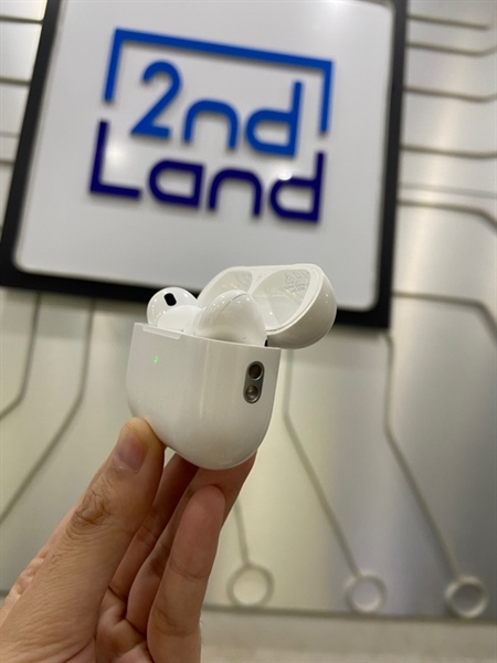 Tai nghe Airpods Pro 2 Type C - Màu trắng - Ngoại hình: 97% - Tai trái mẻ, mất tìm - Body 2