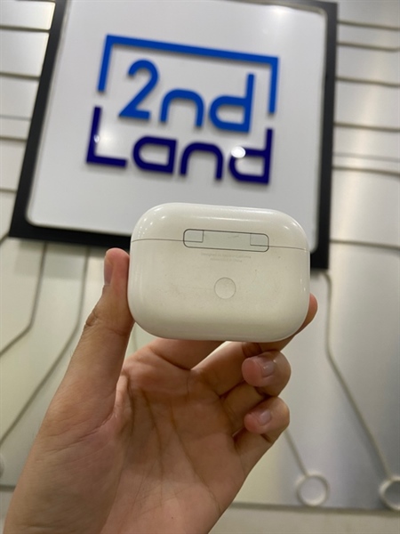 Tai nghe Airpods Pro 2 Type C - Màu trắng - Ngoại hình: 97% - Tai trái mẻ, mất tìm - Body 3
