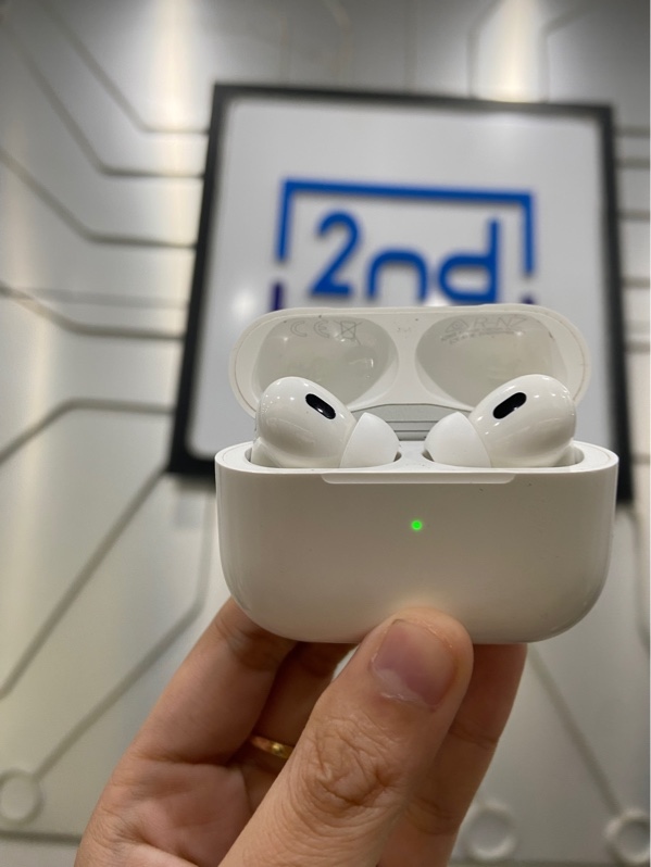 Tai nghe Airpods Pro 2 Type C - Màu trắng - Ngoại hình: 97% - Trầy xước khá nhiều - Body
