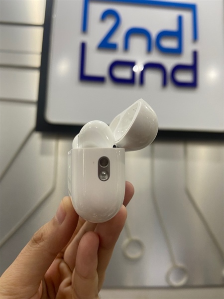 Tai nghe Airpods Pro 2 Type C - Màu trắng - Ngoại hình: 98% - Có khắc tên, mất tìm - Body 2