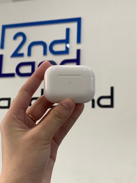 Tai nghe Airpods Pro 2 Type C - Màu trắng - Ngoại hình: 99% - Box
