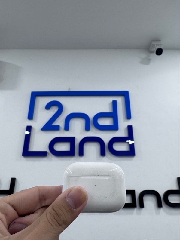 Tai nghe Airpods pro 2 type c - Ngoại hình 96% - Case trầy nặng, mất 1 bên tai - Body
