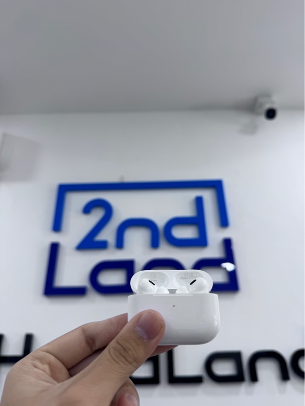 Tai nghe AirPods pro 2 type C - Ngoại hình 97% - Trầy xước, mất tìm - Kèm sạc linh kiện
