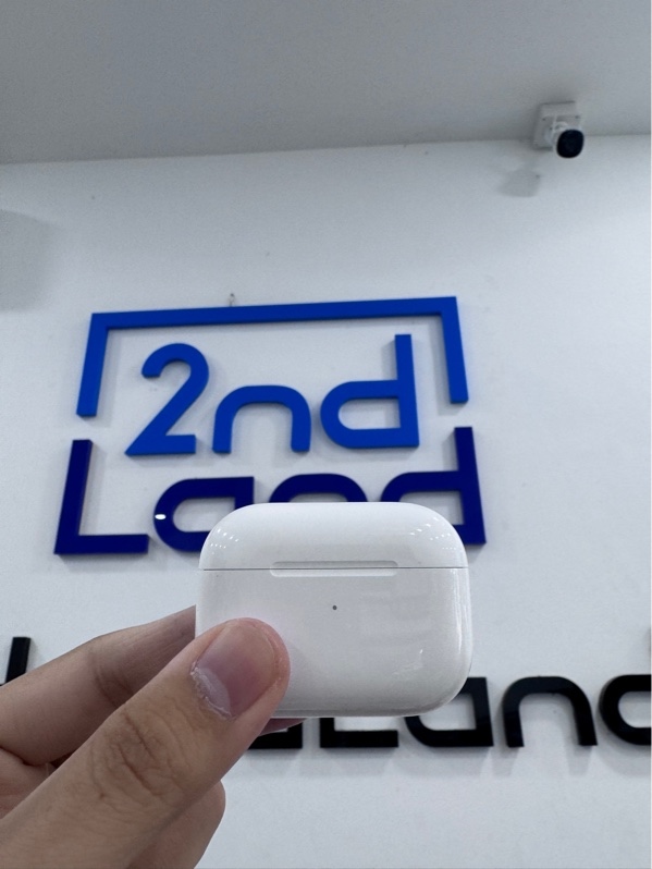 Tai nghe Airpods pro 2 type c - Ngoại hình 97% - Trầy xước nhẹ - Kèm sạc linh kiện
