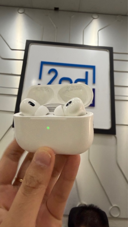 Tai nghe AirPods Pro 2 (USB-C) - Màu trắng - Ngoại hình: 98% - Body - Còn bảo hành hãng T12/2026