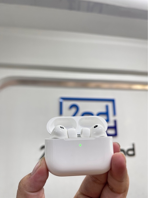 Tai nghe Airpods pro 3 - Màu trắng - Ngoại hìn 98% - Kèm box - Còn bh đến 06/04/2028