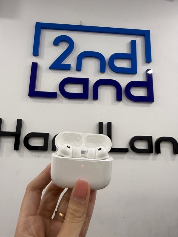 Tai nghe Airpods pro 3 - Màu trắng - Ngoại hình 97% - case trầy cấn - Không phụ kiện