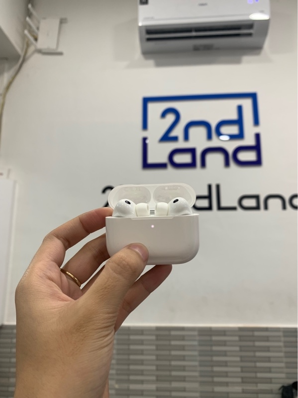 Tai nghe Airpods pro 3 - Màu trắng - Ngoại hình: 97% - Trầy - Body