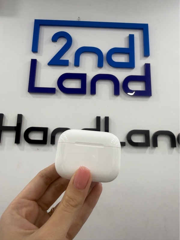 Tai nghe Airpods pro 3 - Màu trắng - Ngoại hình 97% - trầy cấn - Body