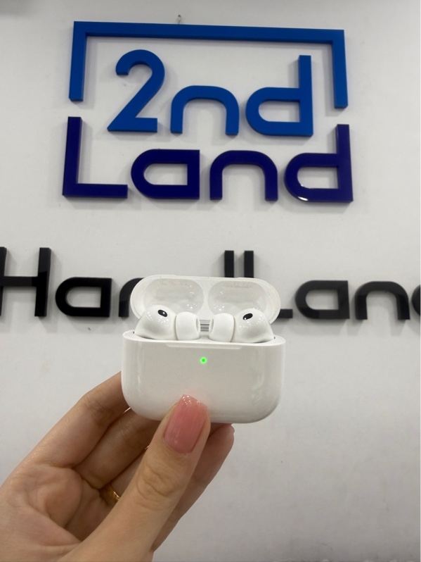 Tai nghe Airpods pro 3 - Màu trắng - Ngoại hình 97% - trầy cấn - Body