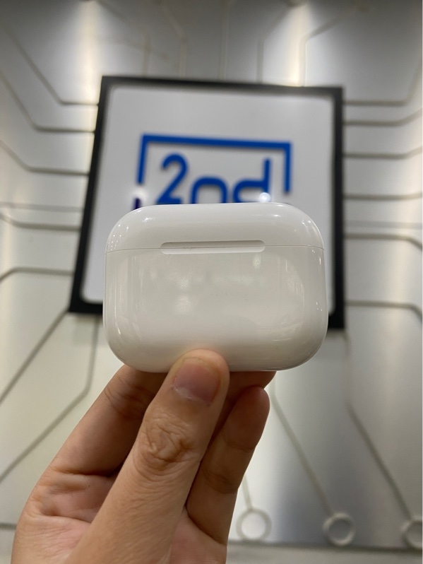 Tai nghe Airpods Pro 3 - Màu trắng - Ngoại hình: 97% - Trầy xước - Body