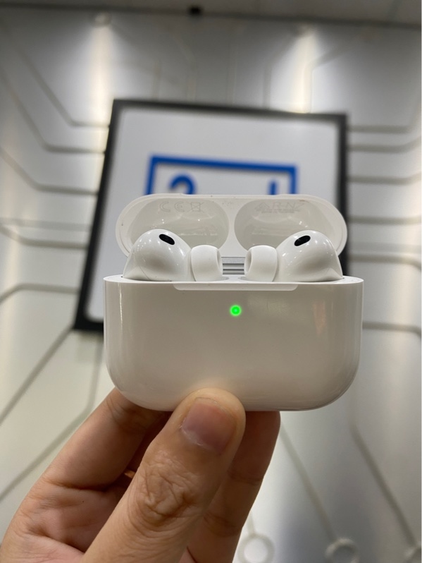 Tai nghe Airpods Pro 3 - Màu trắng - Ngoại hình: 97% - Trầy xước - Body