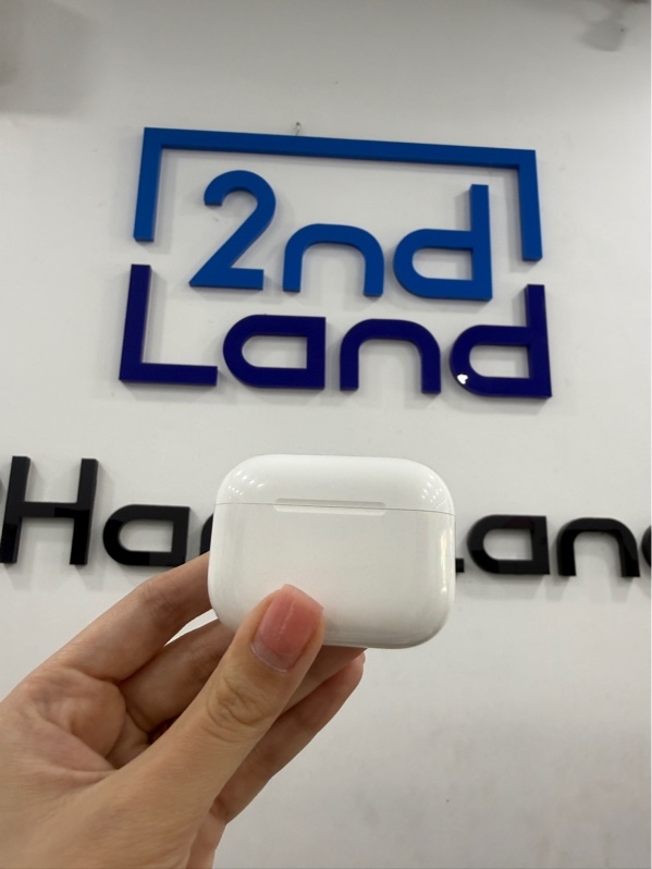 Tai nghe Airpods Pro 3 - Màu trắng - Ngoại hình 97% -trầy xước nhẹ - Kèm box