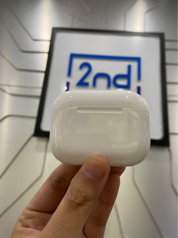 Tai nghe Airpods Pro 3 - Màu trắng - Ngoại hình: 97% - Xước dăm hộp, cấn tai trái - Kèm Box - Còn bảo hành 4/2027